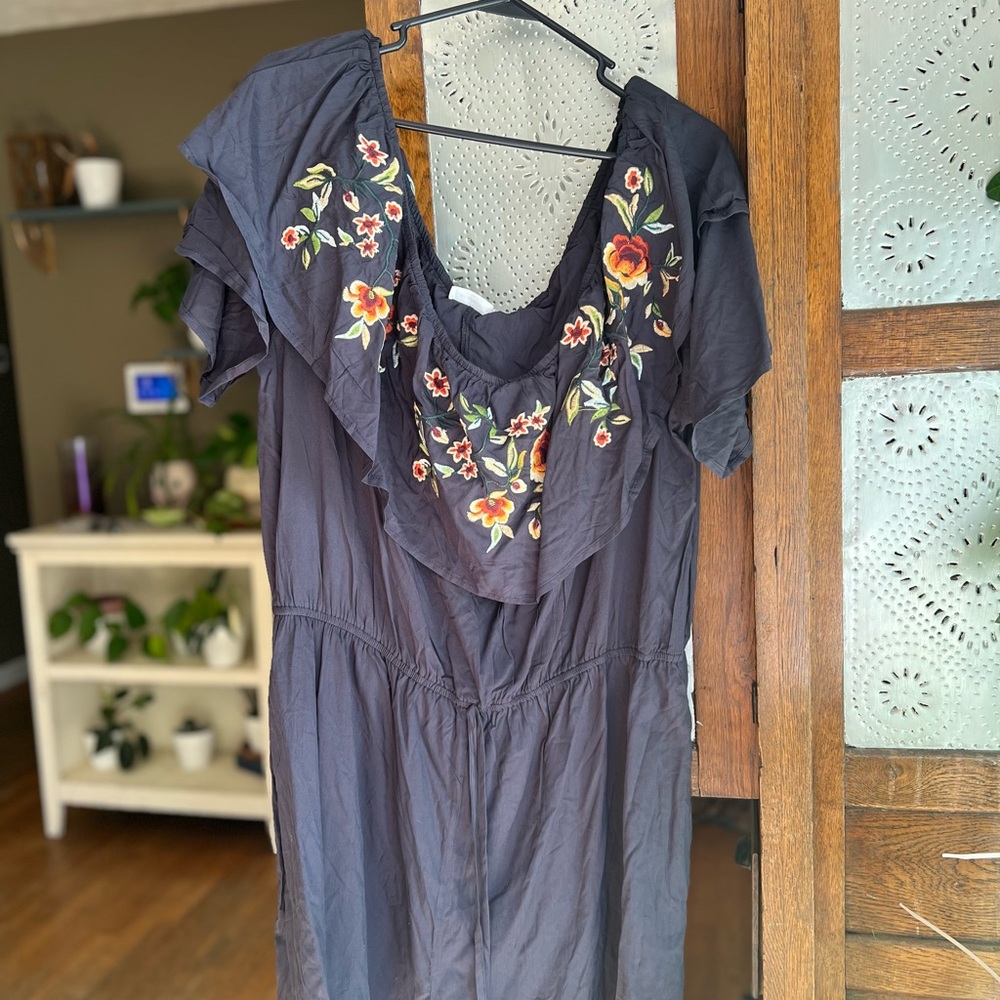 Chic Soul Black Jumpsuit with Floral Embroidery